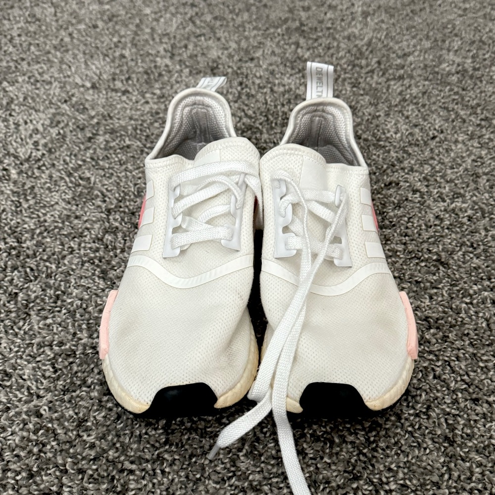 Adidas NMD R1 tennis shoes